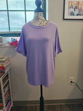 Lavender Soft Basic Tee — Short Sleeve Casual Top (Never Worn)